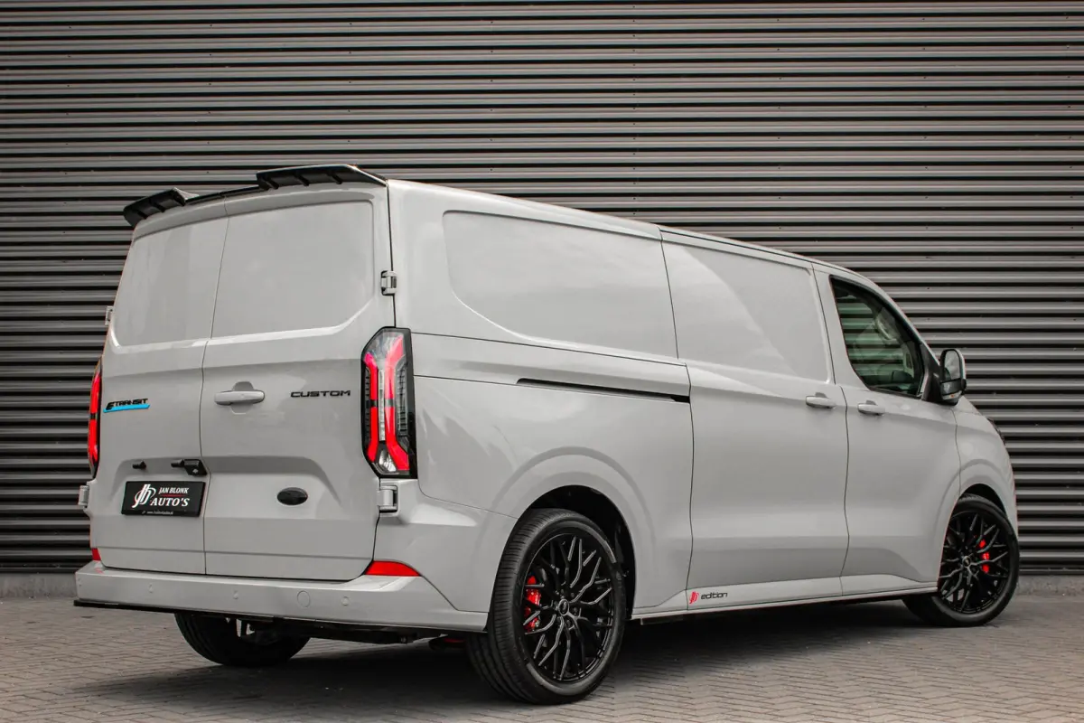 Cust. 340 L2H1 Limited 71 kWh 218PK / JB- EDITON / CAMERA / 370KM RANGE /APPLE CARPLAY /DRIVERS- PACK /FULL OPTIONS