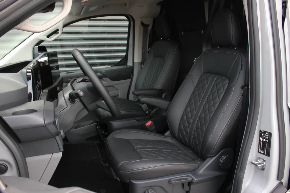 Cust. 340 L2H1 Limited 71 kWh 218PK / JB- EDITON / CAMERA / 370KM RANGE /APPLE CARPLAY /DRIVERS- PACK /FULL OPTIONS