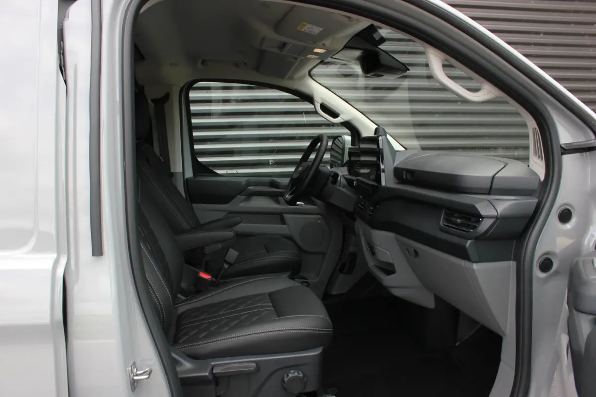 Cust. 340 L2H1 Limited 71 kWh 218PK / JB- EDITON / CAMERA / 370KM RANGE /APPLE CARPLAY /DRIVERS- PACK /FULL OPTIONS