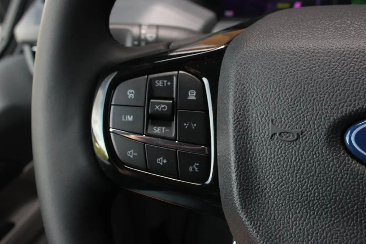 Cust. 340 L2H1 Limited 71 kWh 218PK / JB- EDITON / CAMERA / 370KM RANGE /APPLE CARPLAY /DRIVERS- PACK /FULL OPTIONS