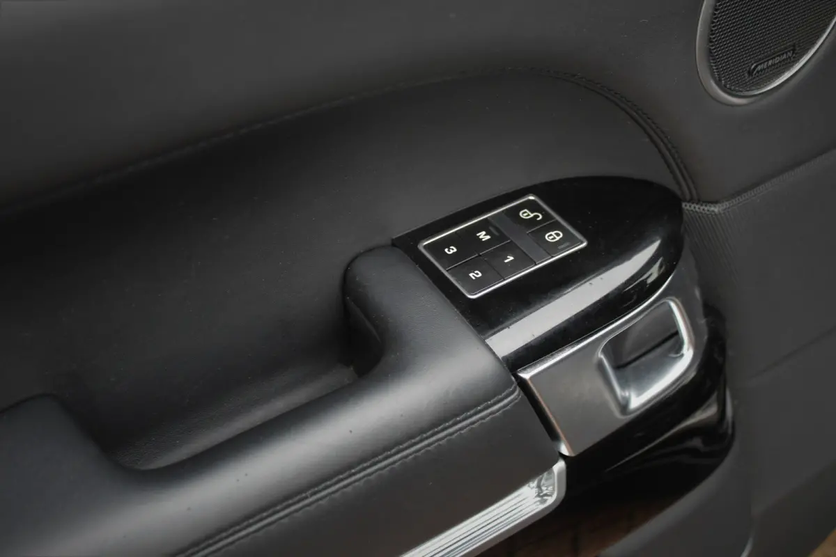 5.0 V8 S/C Autobiography - Elek. Verw. stoelen V+A, Pano, Navi, Cruise, Softcl, Stoelventilatie, Dode hoek sensor!
