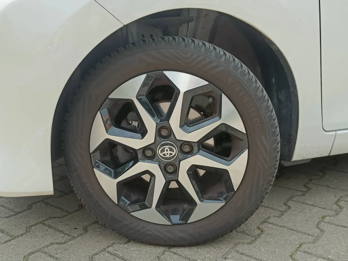 1.0 VVT-i x-joy | Stoelverwarming | Camera | Dealer Onderhouden |