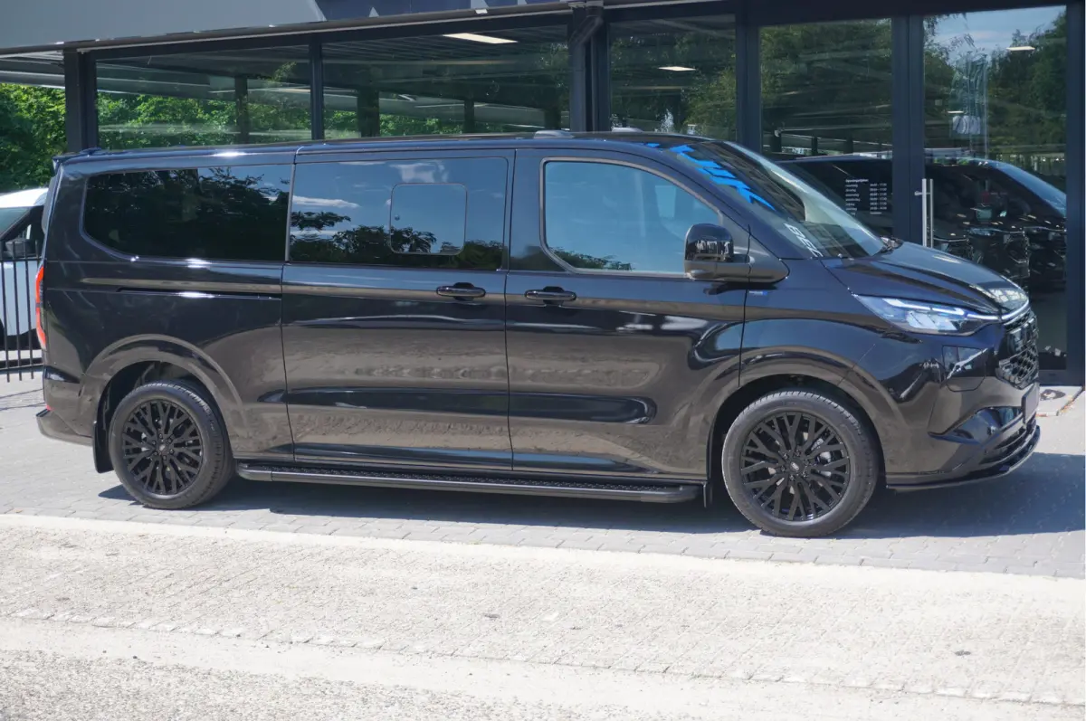 Tourneo 340L 2.5 PHEV 233PK JWR NIGHT EDITION PRIJS INCL. BPM Luxe 8 Zits, Leder, 19" LM, B&O, Pano, Elec. Schuifdeur, Trekhaak!! NR. TR4