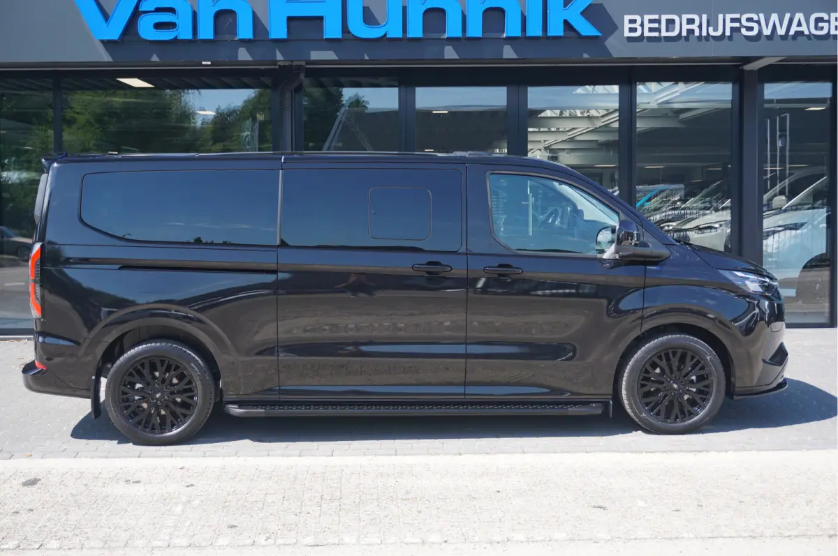 Tourneo 340L 2.5 PHEV 233PK JWR NIGHT EDITION PRIJS INCL. BPM Luxe 8 Zits, Leder, 19" LM, B&O, Pano, Elec. Schuifdeur, Trekhaak!! NR. TR4
