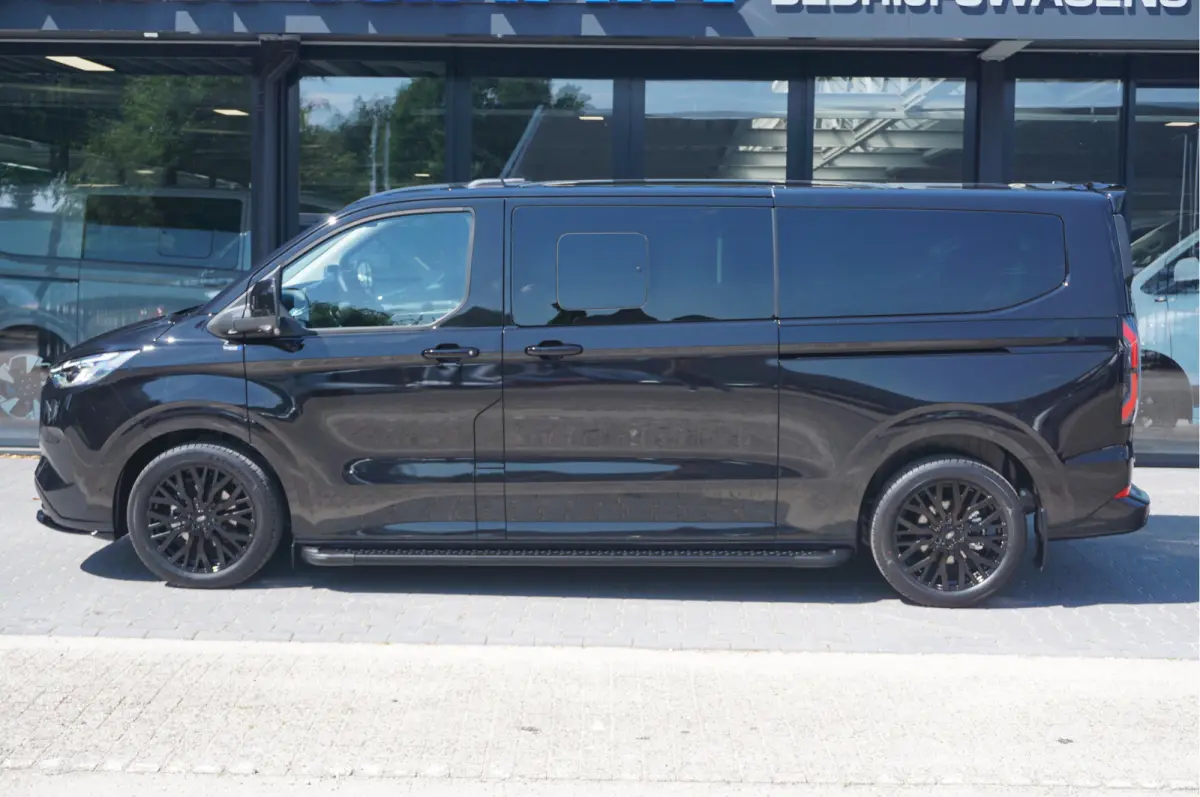Tourneo 340L 2.5 PHEV 233PK JWR NIGHT EDITION PRIJS INCL. BPM Luxe 8 Zits, Leder, 19" LM, B&O, Pano, Elec. Schuifdeur, Trekhaak!! NR. TR4