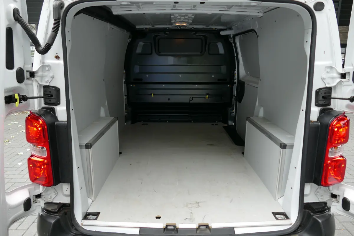 2.0 DIESEL 145PK L2H1 / CAMERA / STOEL-STUURVERWARMING / 3-ZITS / BETIMMERING / NAVI / AIRCO / LED / PDC / BLUETOOTH / CRUISECONTROL / 1E EIGENAAR / SCHITTERENDE STAAT !!