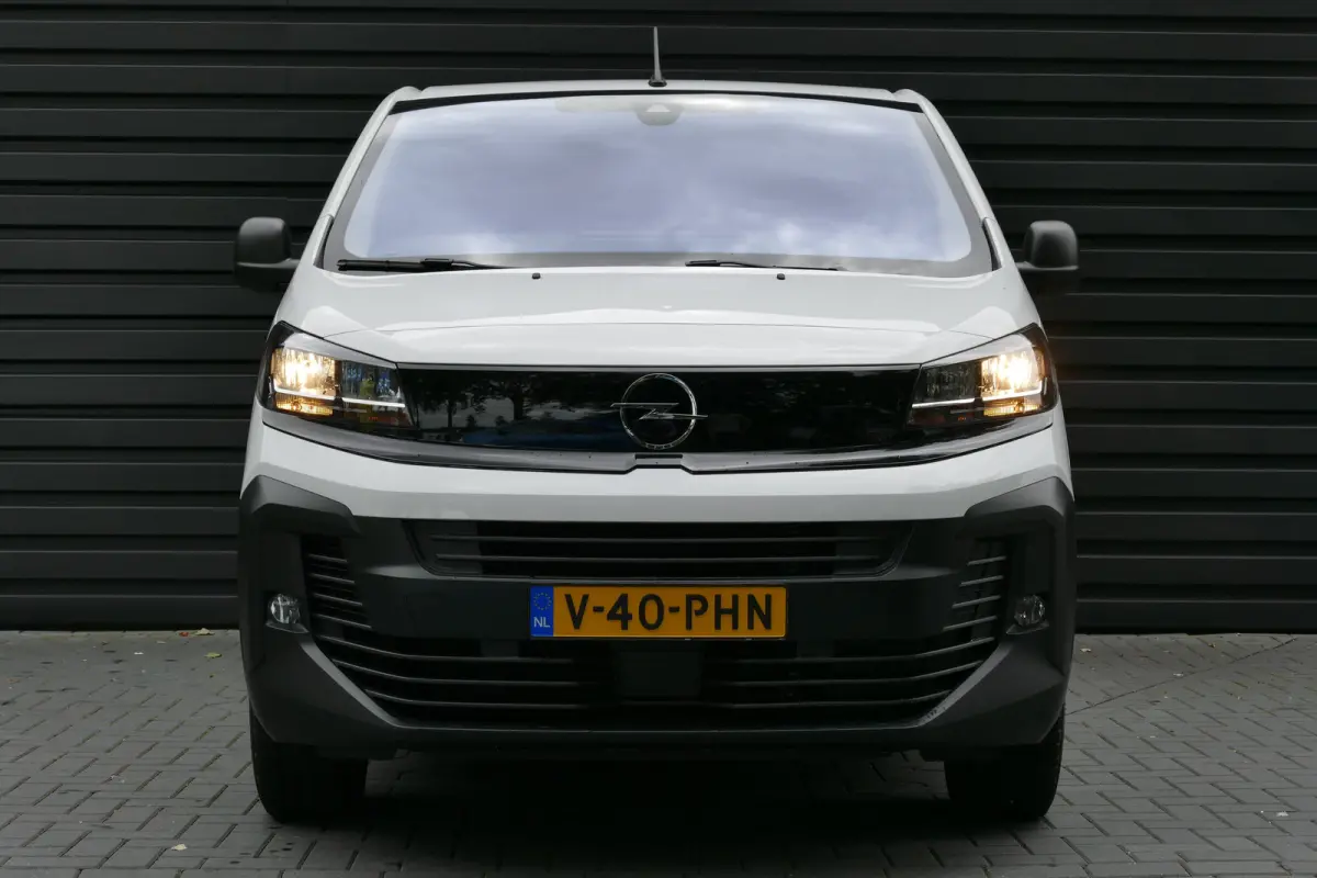 2.0 DIESEL 145PK L2H1 / CAMERA / STOEL-STUURVERWARMING / 3-ZITS / BETIMMERING / NAVI / AIRCO / LED / PDC / BLUETOOTH / CRUISECONTROL / 1E EIGENAAR / SCHITTERENDE STAAT !!