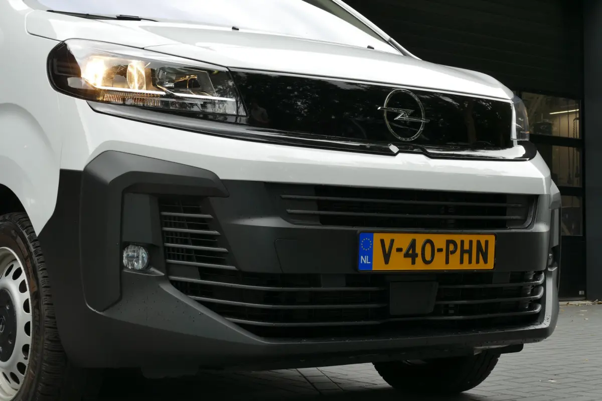 2.0 DIESEL 145PK L2H1 / CAMERA / STOEL-STUURVERWARMING / 3-ZITS / BETIMMERING / NAVI / AIRCO / LED / PDC / BLUETOOTH / CRUISECONTROL / 1E EIGENAAR / SCHITTERENDE STAAT !!