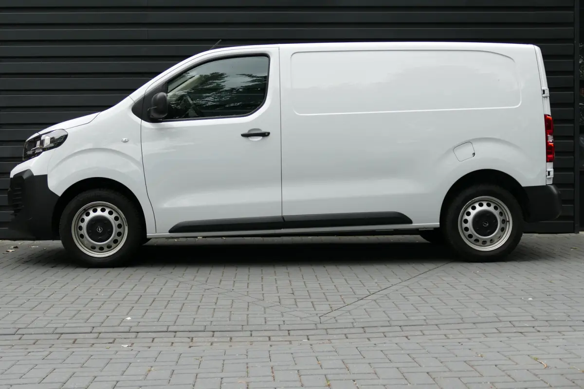 2.0 DIESEL 145PK L2H1 / CAMERA / STOEL-STUURVERWARMING / 3-ZITS / BETIMMERING / NAVI / AIRCO / LED / PDC / BLUETOOTH / CRUISECONTROL / 1E EIGENAAR / SCHITTERENDE STAAT !!