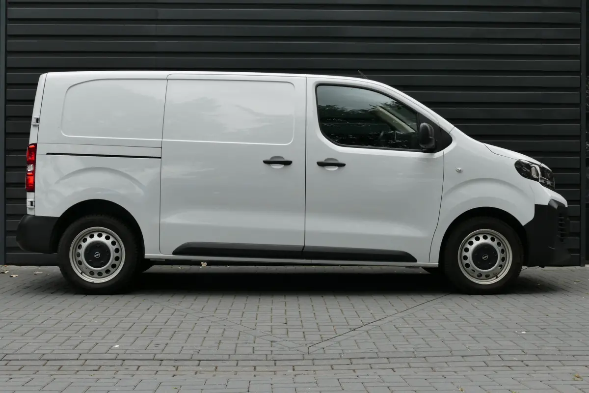 2.0 DIESEL 145PK L2H1 / CAMERA / STOEL-STUURVERWARMING / 3-ZITS / BETIMMERING / NAVI / AIRCO / LED / PDC / BLUETOOTH / CRUISECONTROL / 1E EIGENAAR / SCHITTERENDE STAAT !!