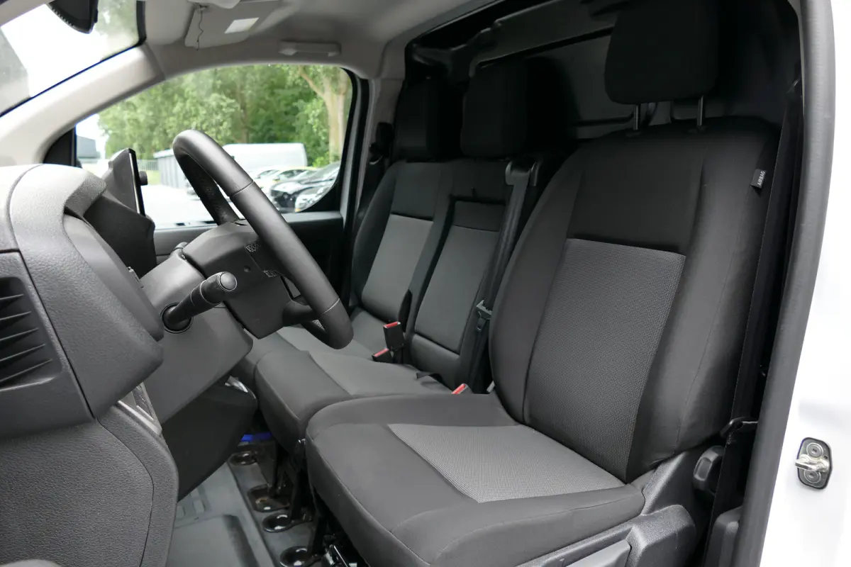 2.0 DIESEL 145PK L2H1 / CAMERA / STOEL-STUURVERWARMING / 3-ZITS / BETIMMERING / NAVI / AIRCO / LED / PDC / BLUETOOTH / CRUISECONTROL / 1E EIGENAAR / SCHITTERENDE STAAT !!