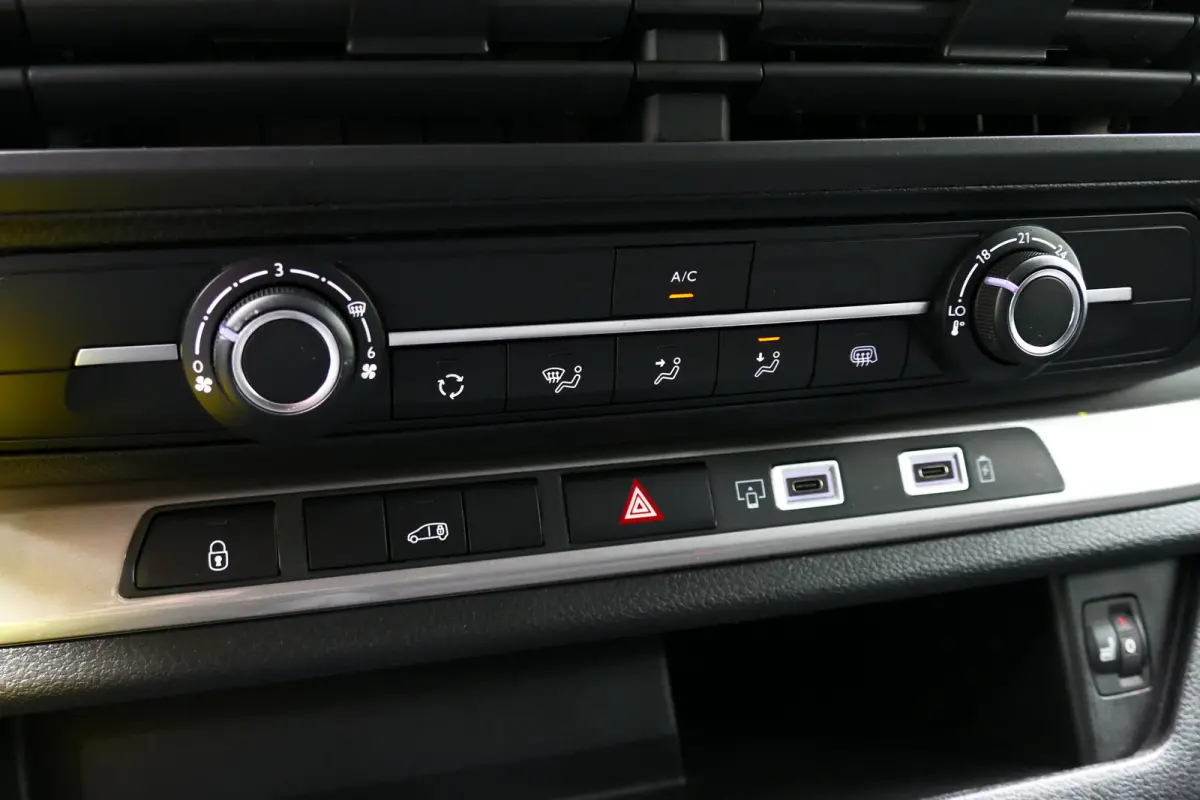 2.0 DIESEL 145PK L2H1 / CAMERA / STOEL-STUURVERWARMING / 3-ZITS / BETIMMERING / NAVI / AIRCO / LED / PDC / BLUETOOTH / CRUISECONTROL / 1E EIGENAAR / SCHITTERENDE STAAT !!