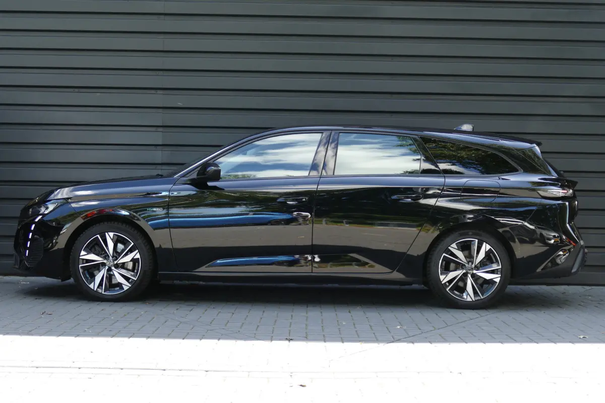 1.6 PLUG-IN HYBRID 180PK ACTIVE PACK / AFN. TREKHAAK / SOH 99% / 17" LMV / LED / NAVI / CLIMA / PDC / BLUETOOTH / CRUISECONTROL / 1E EIGENAAR / SCHITTERENDE STAAT !!