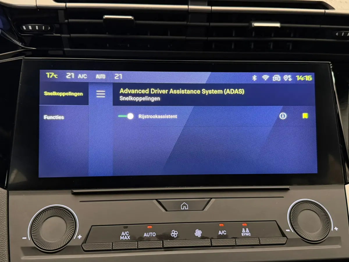 1.6 PLUG-IN HYBRID 180PK ACTIVE PACK / AFN. TREKHAAK / SOH 99% / 17" LMV / LED / NAVI / CLIMA / PDC / BLUETOOTH / CRUISECONTROL / 1E EIGENAAR / SCHITTERENDE STAAT !!