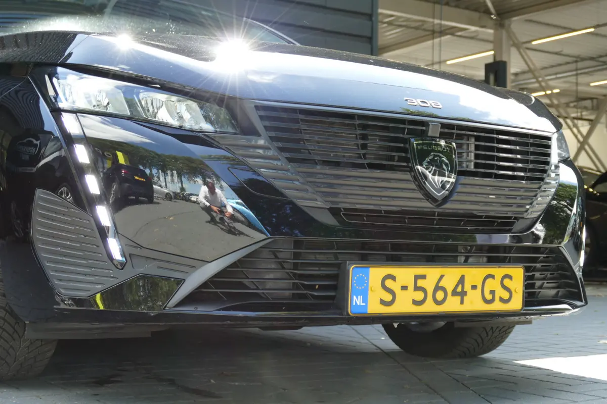 1.6 PLUG-IN HYBRID 180PK ACTIVE PACK / AFN. TREKHAAK / SOH 99% / 17" LMV / LED / NAVI / CLIMA / PDC / BLUETOOTH / CRUISECONTROL / 1E EIGENAAR / SCHITTERENDE STAAT !!