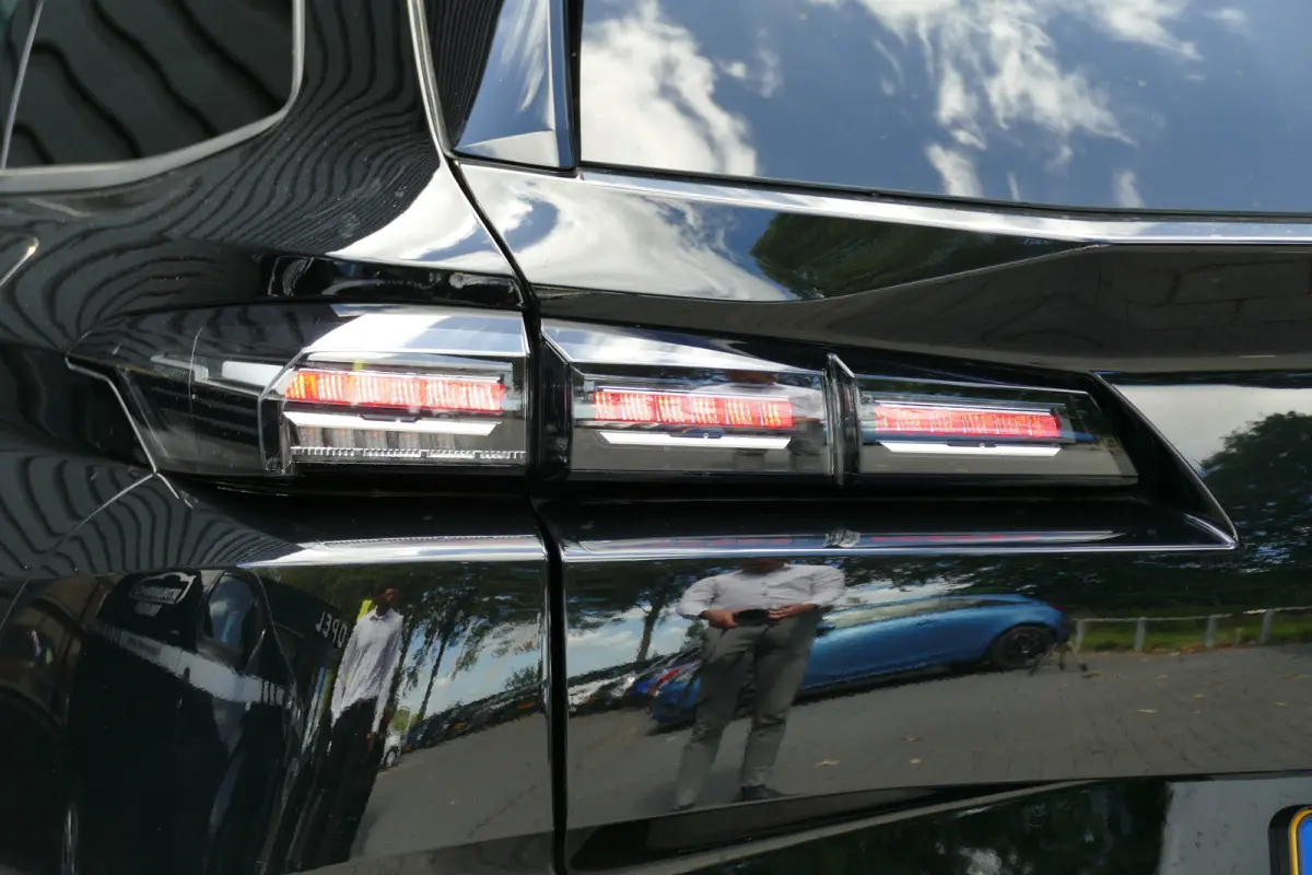 1.6 PLUG-IN HYBRID 180PK ACTIVE PACK / AFN. TREKHAAK / SOH 99% / 17" LMV / LED / NAVI / CLIMA / PDC / BLUETOOTH / CRUISECONTROL / 1E EIGENAAR / SCHITTERENDE STAAT !!