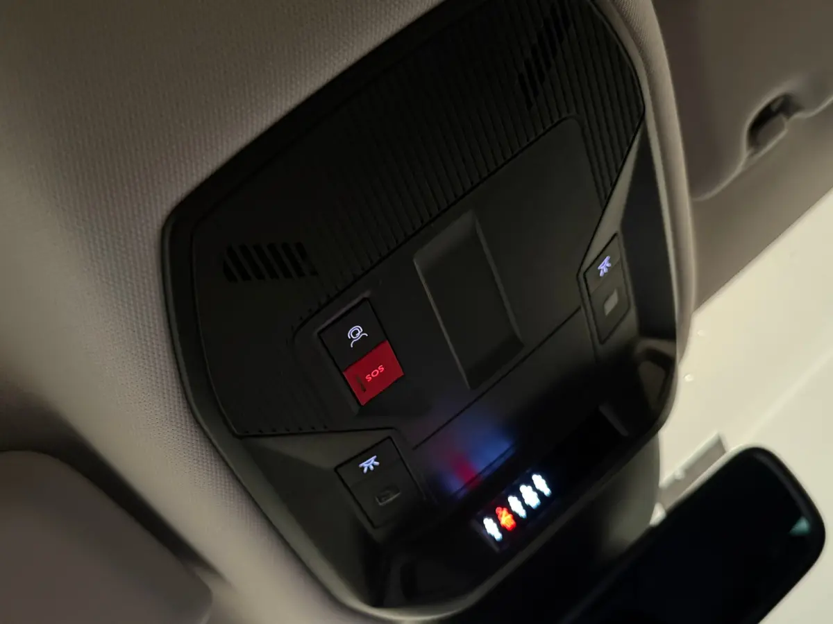 1.6 PLUG-IN HYBRID 180PK ACTIVE PACK / AFN. TREKHAAK / SOH 99% / 17" LMV / LED / NAVI / CLIMA / PDC / BLUETOOTH / CRUISECONTROL / 1E EIGENAAR / SCHITTERENDE STAAT !!