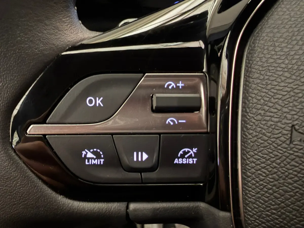 1.6 PLUG-IN HYBRID 180PK ACTIVE PACK / AFN. TREKHAAK / SOH 99% / 17" LMV / LED / NAVI / CLIMA / PDC / BLUETOOTH / CRUISECONTROL / 1E EIGENAAR / SCHITTERENDE STAAT !!