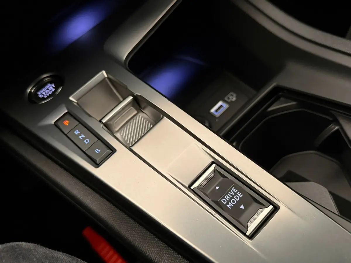 1.6 PLUG-IN HYBRID 180PK ACTIVE PACK / AFN. TREKHAAK / SOH 99% / 17" LMV / LED / NAVI / CLIMA / PDC / BLUETOOTH / CRUISECONTROL / 1E EIGENAAR / SCHITTERENDE STAAT !!