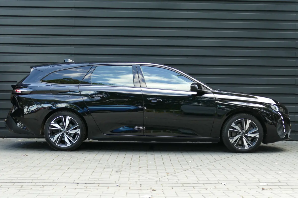 1.6 PLUG-IN HYBRID 180PK ACTIVE PACK / AFN. TREKHAAK / SOH 99% / 17" LMV / LED / NAVI / CLIMA / PDC / BLUETOOTH / CRUISECONTROL / 1E EIGENAAR / SCHITTERENDE STAAT !!