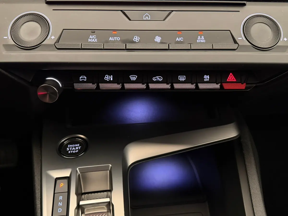 1.6 PLUG-IN HYBRID 180PK ACTIVE PACK / AFN. TREKHAAK / SOH 99% / 17" LMV / LED / NAVI / CLIMA / PDC / BLUETOOTH / CRUISECONTROL / 1E EIGENAAR / SCHITTERENDE STAAT !!