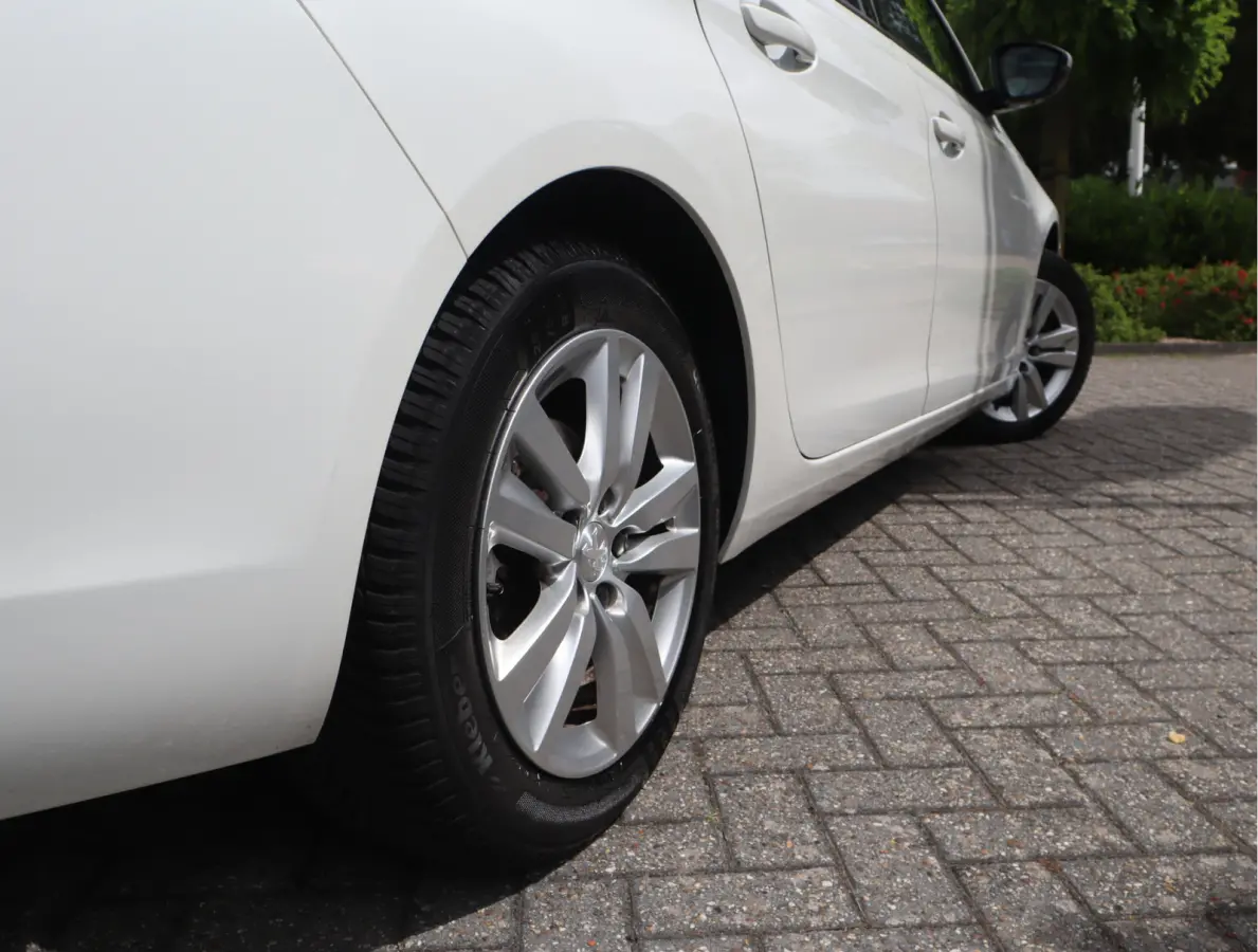 1.2 PureTech Blue Lease Executive Navi / Climate / Pano / Pdc / Elekramen / Distributie recent vervangen / Onderhoud reeds uitgevoerd /