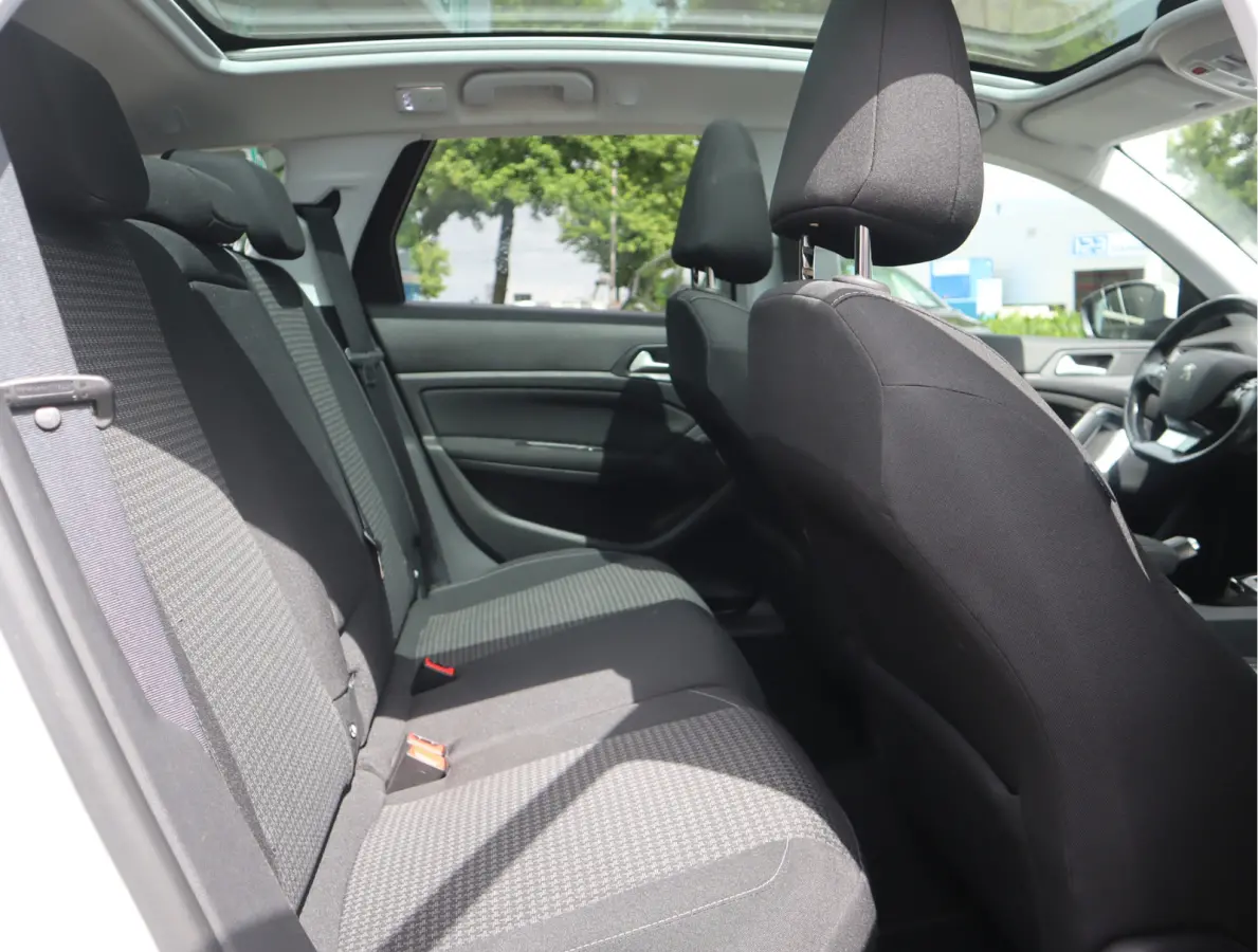 1.2 PureTech Blue Lease Executive Navi / Climate / Pano / Pdc / Elekramen / Distributie recent vervangen / Onderhoud reeds uitgevoerd /