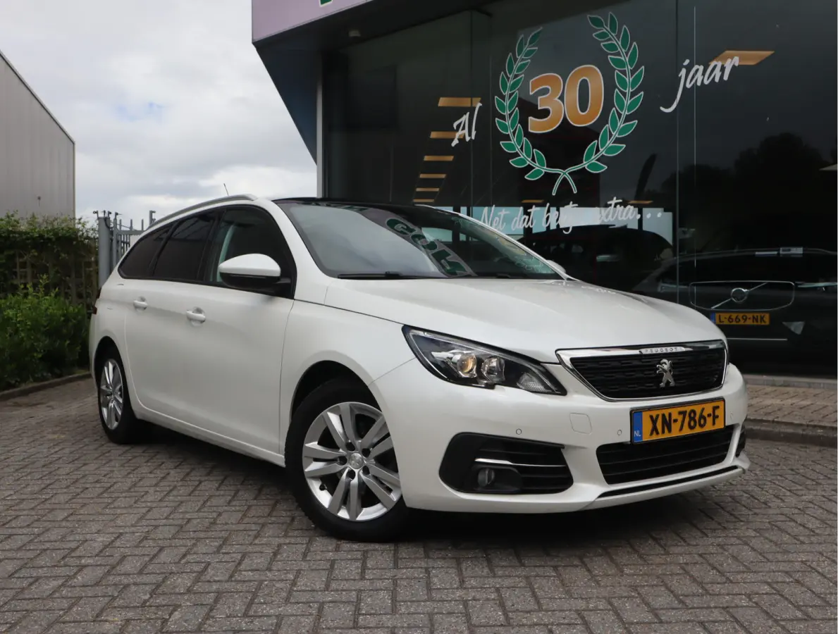 1.2 PureTech Blue Lease Executive Navi / Climate / Pano / Pdc / Elekramen / Distributie recent vervangen / Onderhoud reeds uitgevoerd /