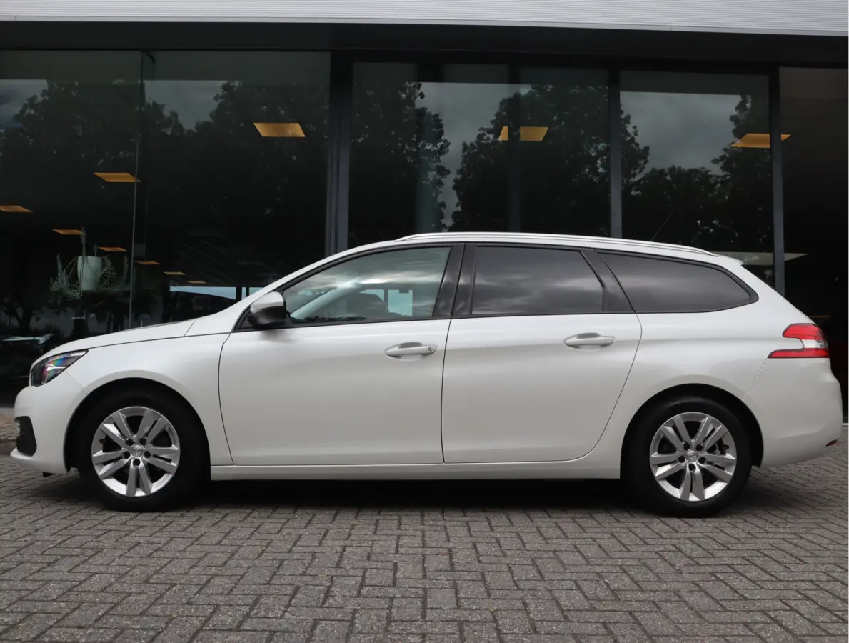 1.2 PureTech Blue Lease Executive Navi / Climate / Pano / Pdc / Elekramen / Distributie recent vervangen / Onderhoud reeds uitgevoerd /