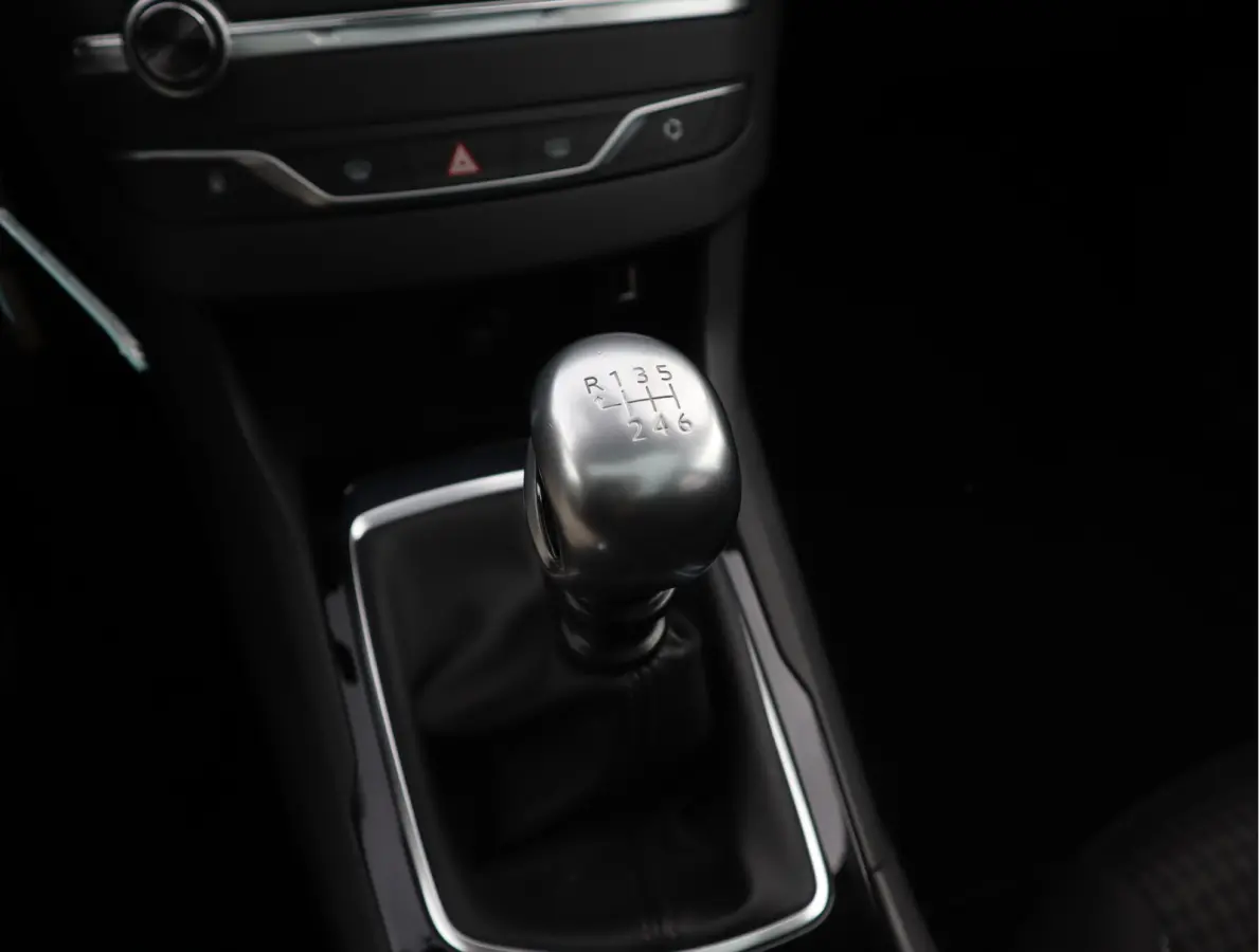 1.2 PureTech Blue Lease Executive Navi / Climate / Pano / Pdc / Elekramen / Distributie recent vervangen / Onderhoud reeds uitgevoerd /
