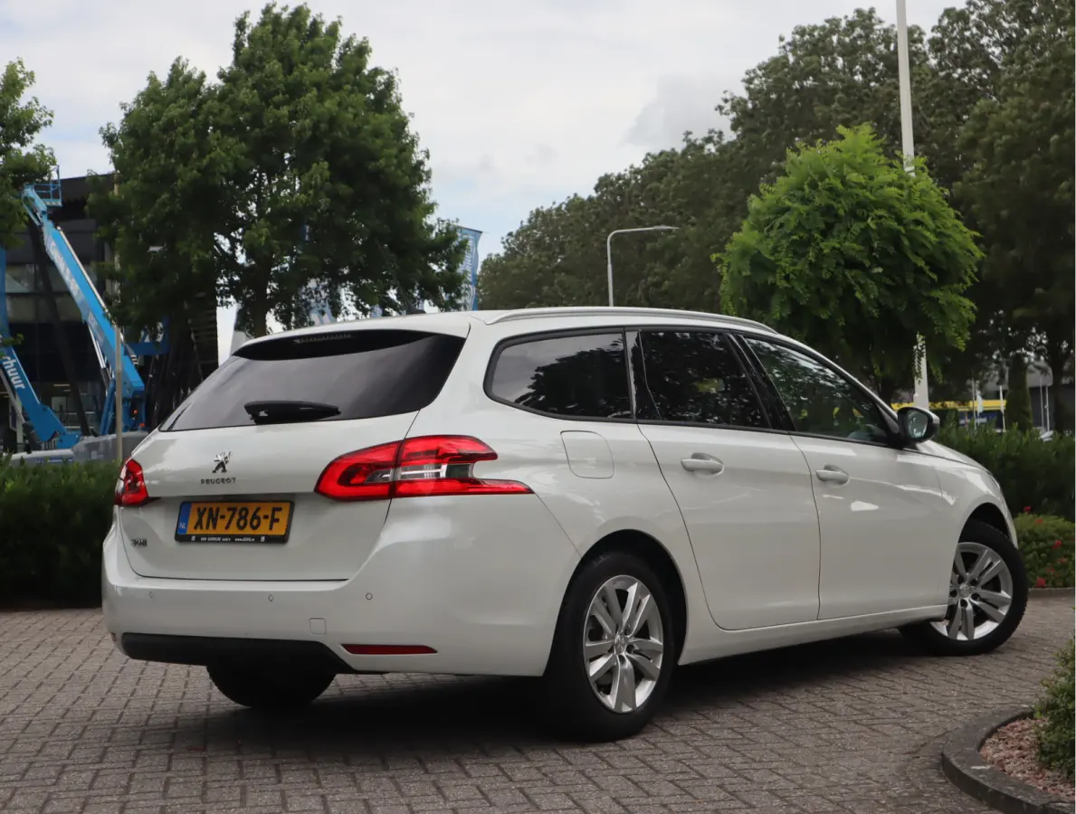 1.2 PureTech Blue Lease Executive Navi / Climate / Pano / Pdc / Elekramen / Distributie recent vervangen / Onderhoud reeds uitgevoerd /