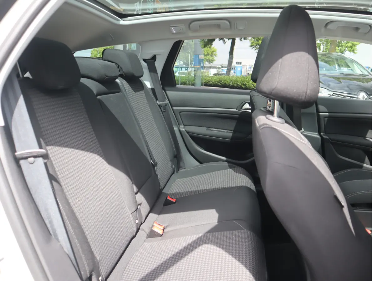 1.2 PureTech Blue Lease Executive Navi / Climate / Pano / Pdc / Elekramen / Distributie recent vervangen / Onderhoud reeds uitgevoerd /