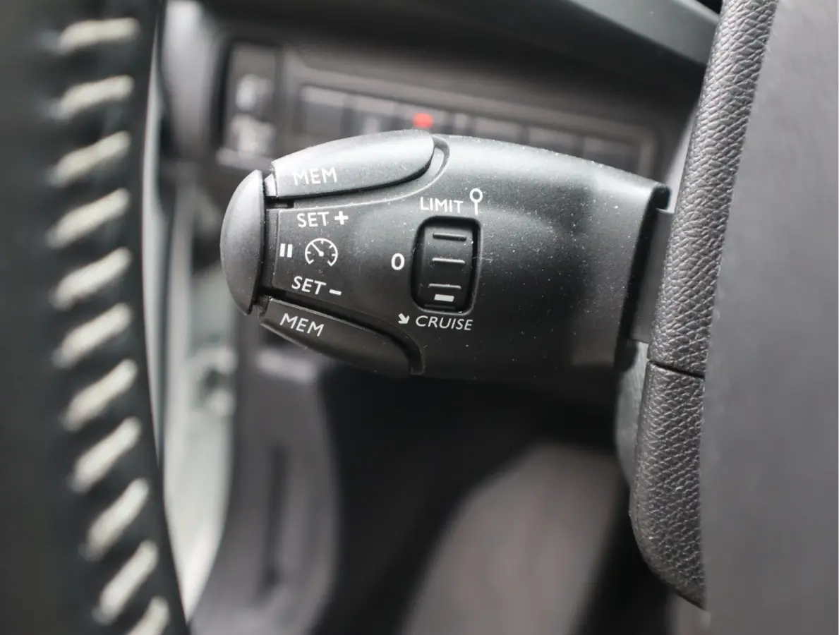 1.2 PureTech Blue Lease Executive Navi / Climate / Pano / Pdc / Elekramen / Distributie recent vervangen / Onderhoud reeds uitgevoerd /