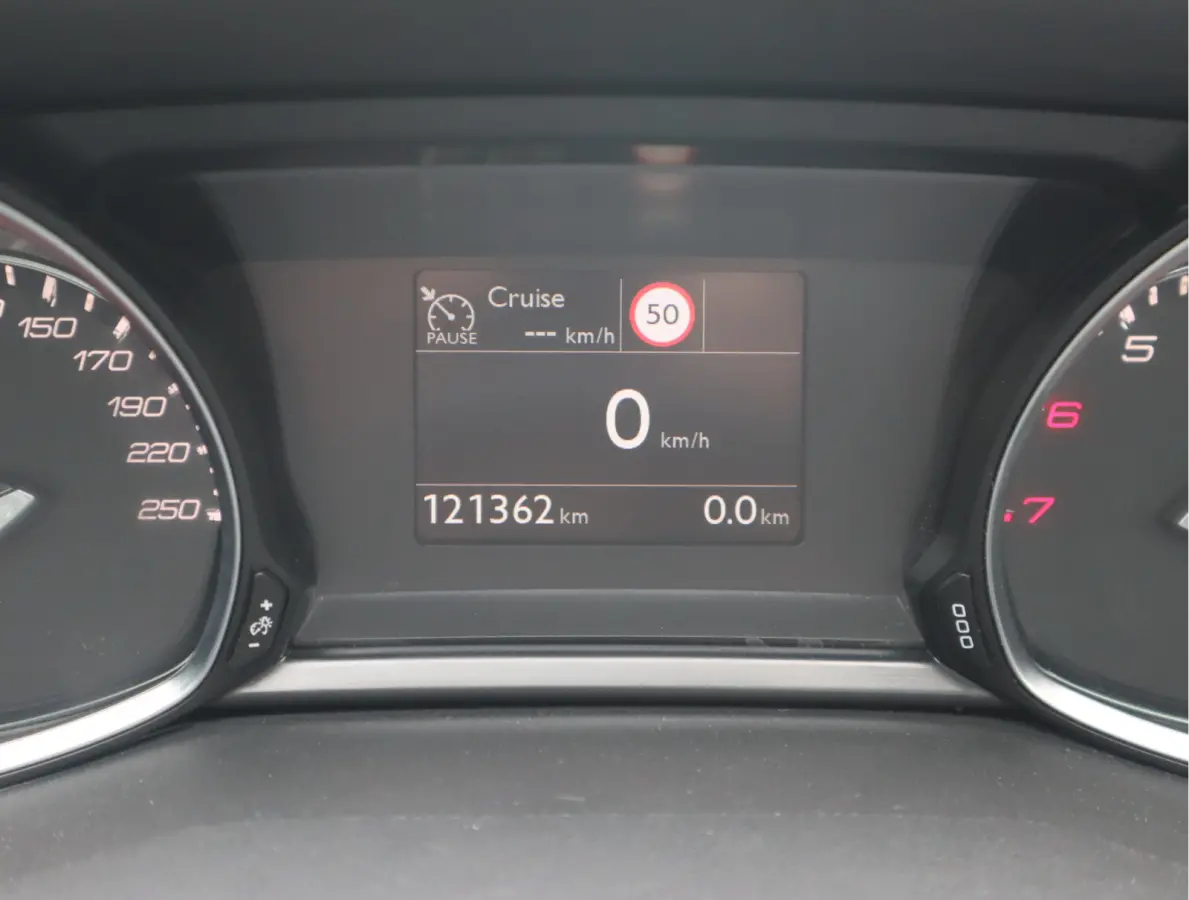 1.2 PureTech Blue Lease Executive Navi / Climate / Pano / Pdc / Elekramen / Distributie recent vervangen / Onderhoud reeds uitgevoerd /