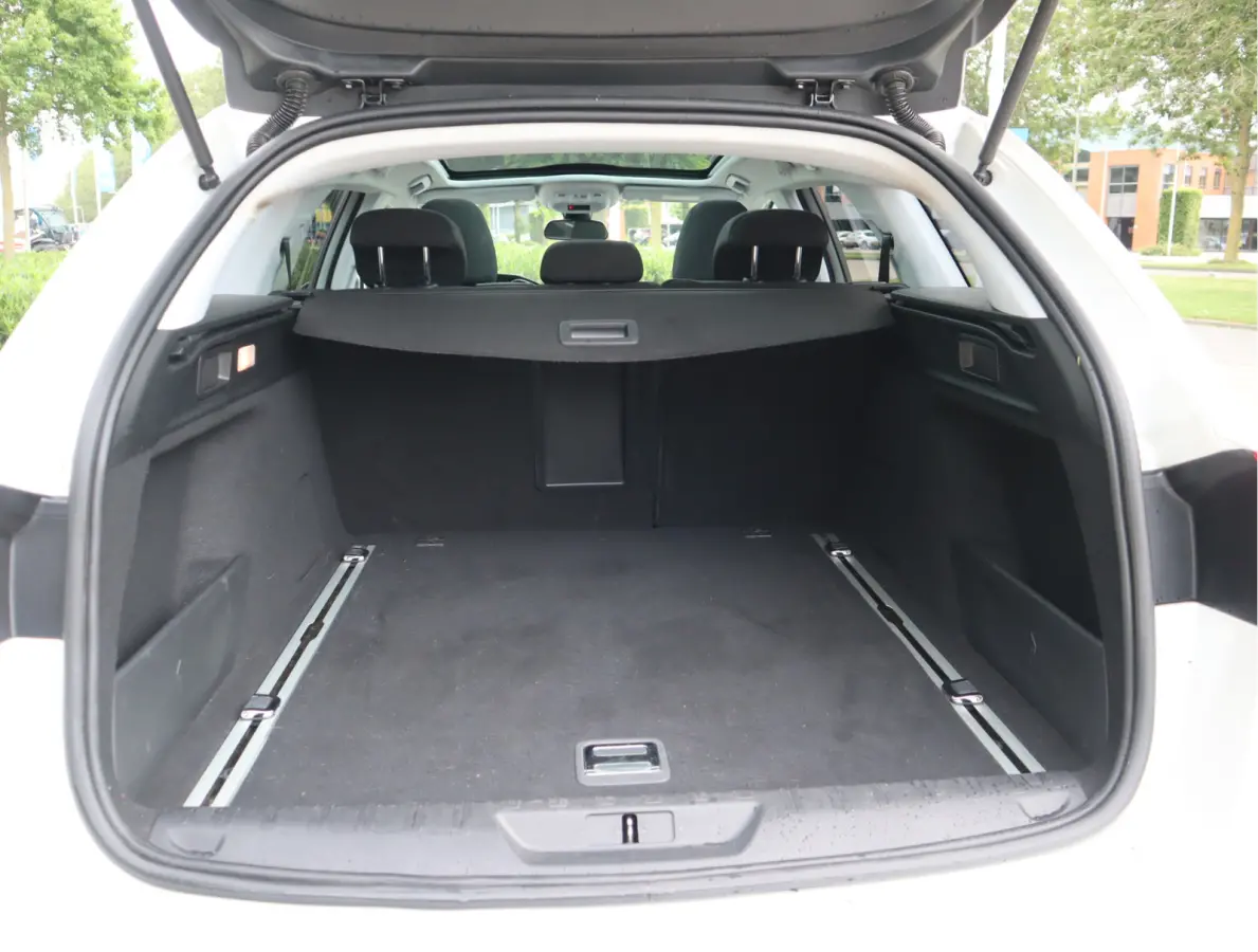 1.2 PureTech Blue Lease Executive Navi / Climate / Pano / Pdc / Elekramen / Distributie recent vervangen / Onderhoud reeds uitgevoerd /