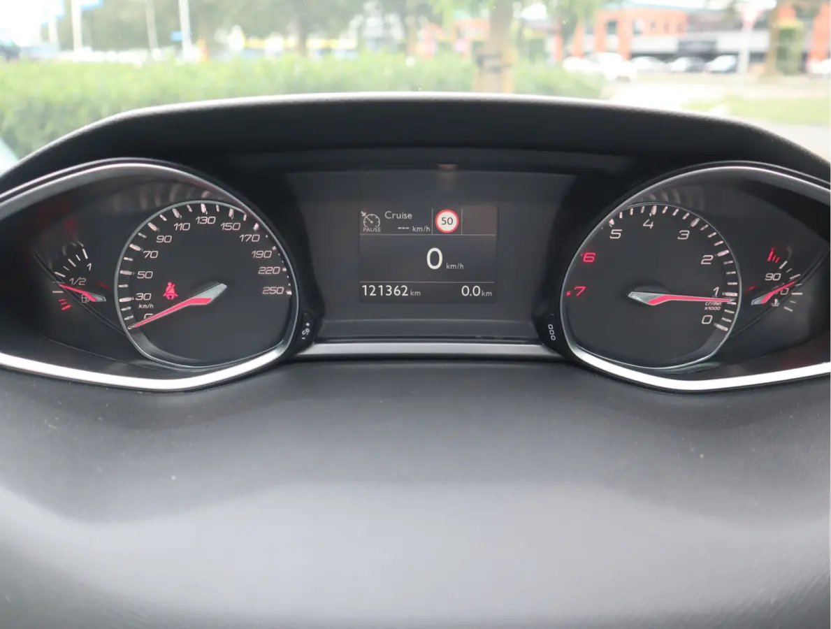 1.2 PureTech Blue Lease Executive Navi / Climate / Pano / Pdc / Elekramen / Distributie recent vervangen / Onderhoud reeds uitgevoerd /