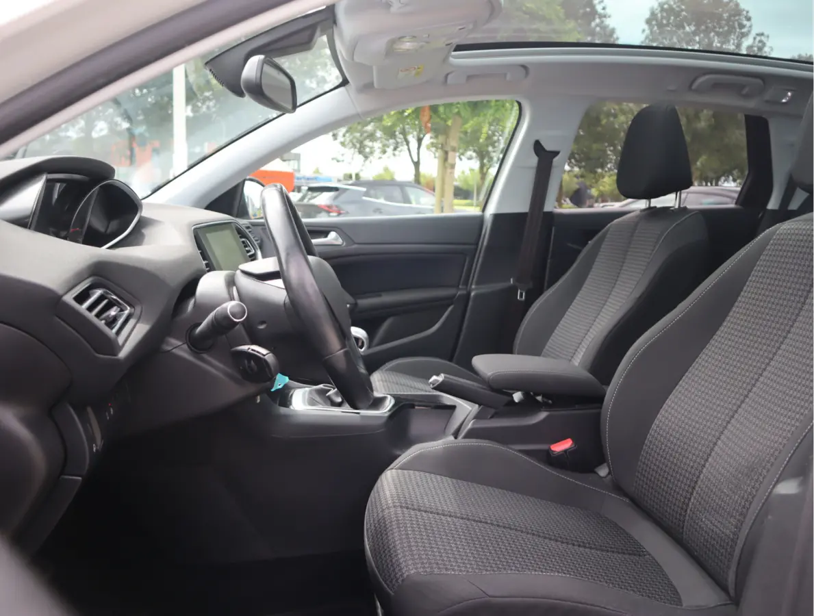 1.2 PureTech Blue Lease Executive Navi / Climate / Pano / Pdc / Elekramen / Distributie recent vervangen / Onderhoud reeds uitgevoerd /