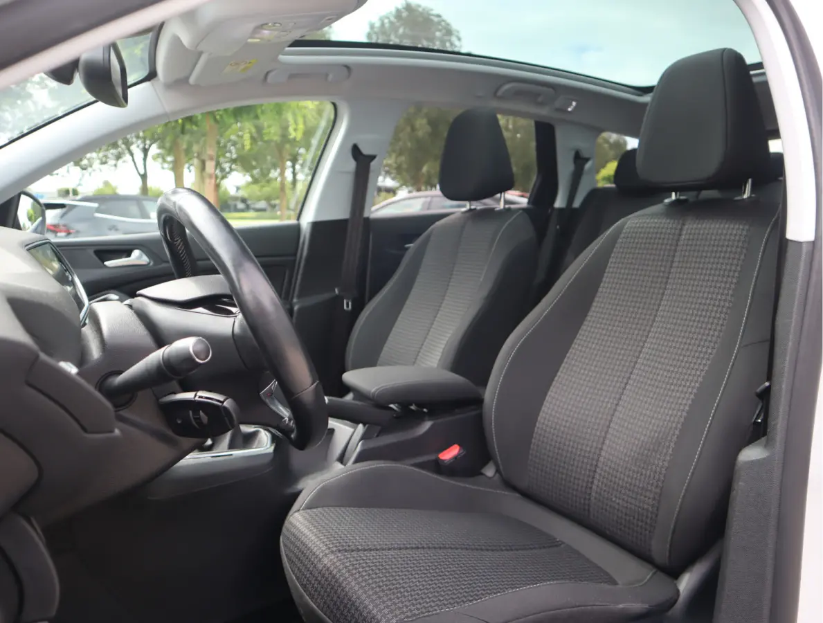 1.2 PureTech Blue Lease Executive Navi / Climate / Pano / Pdc / Elekramen / Distributie recent vervangen / Onderhoud reeds uitgevoerd /