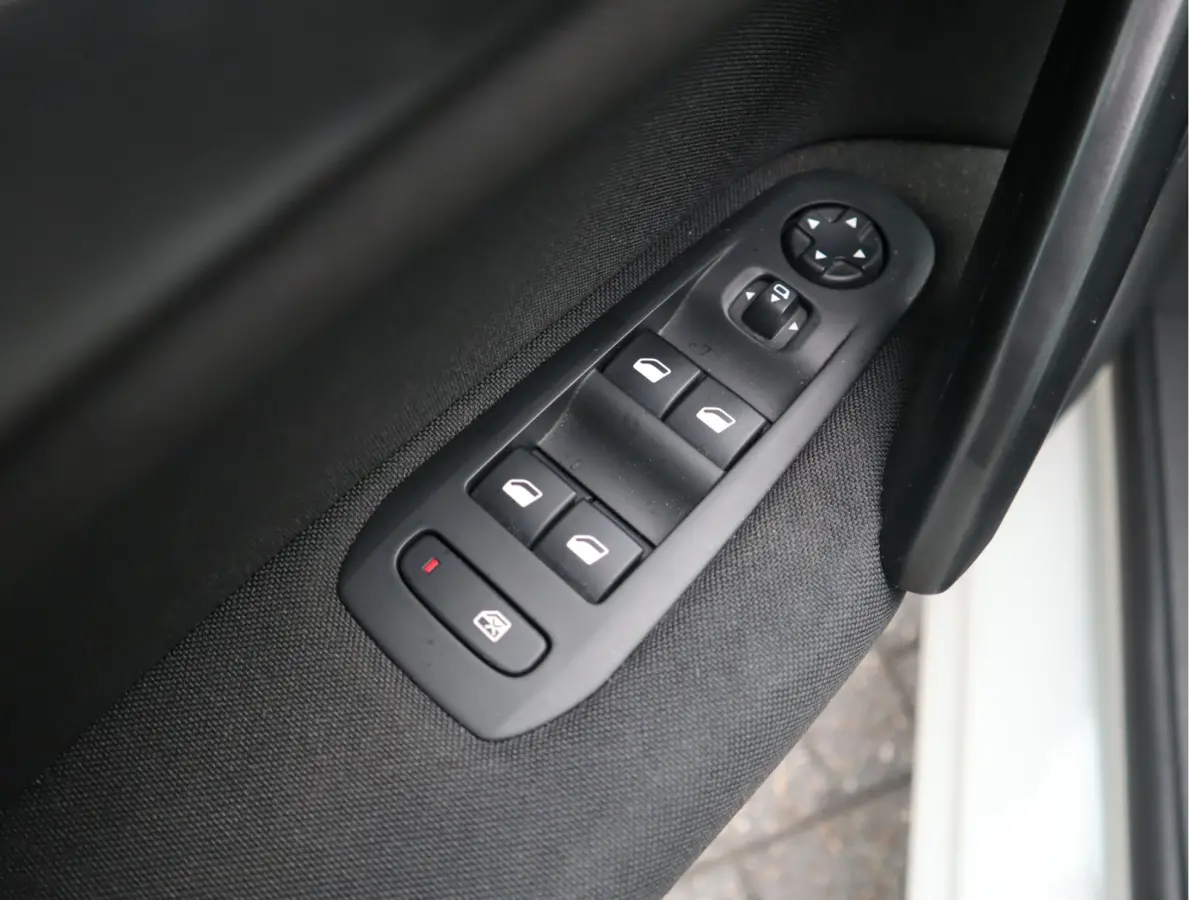 1.2 PureTech Blue Lease Executive Navi / Climate / Pano / Pdc / Elekramen / Distributie recent vervangen / Onderhoud reeds uitgevoerd /