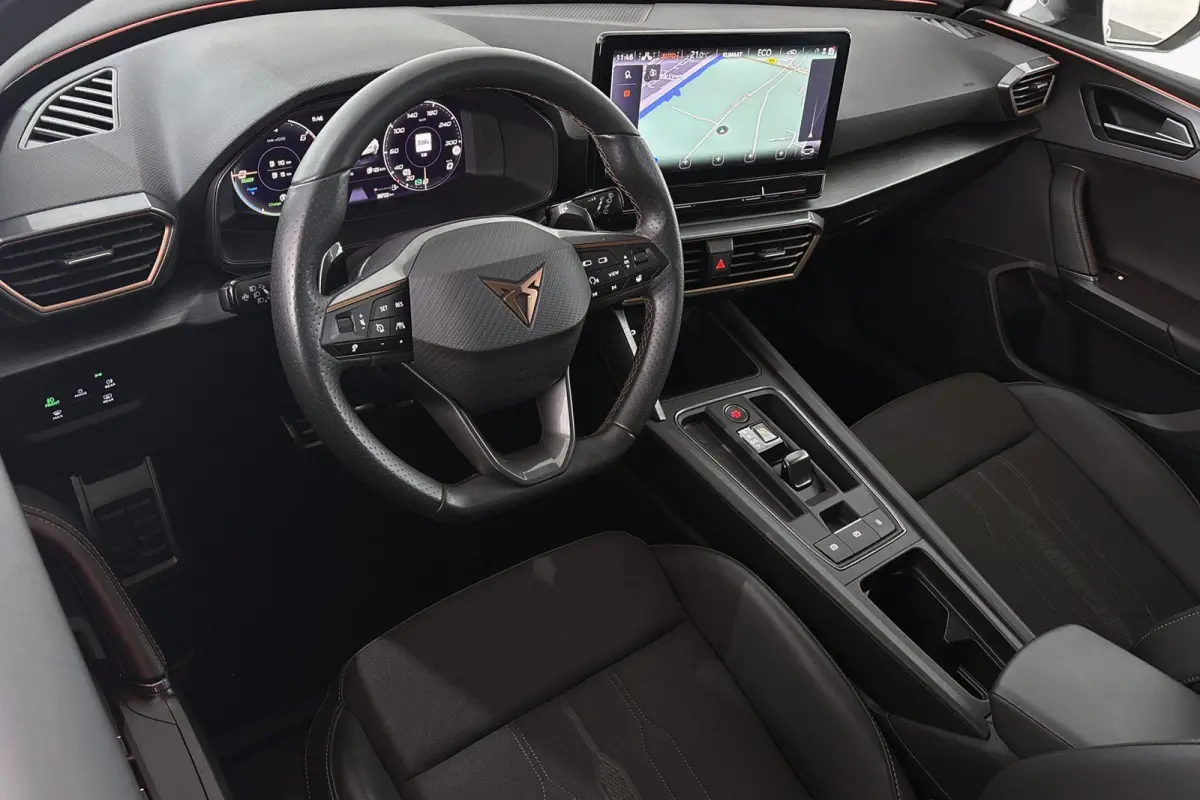 1.4 e-Hybrid Achteruitrijcamera 18" Stoelverwarming Carplay