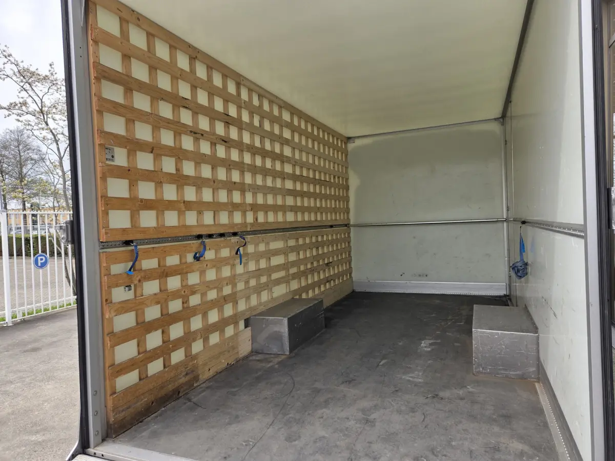 / Peugeot Boxer 140 PK Lowliner Laadklep / Oprijklep Lage instap Airco Cruisecontrol