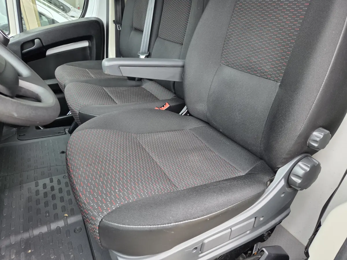 / Peugeot Boxer 140 PK Lowliner Laadklep / Oprijklep Lage instap Airco Cruisecontrol