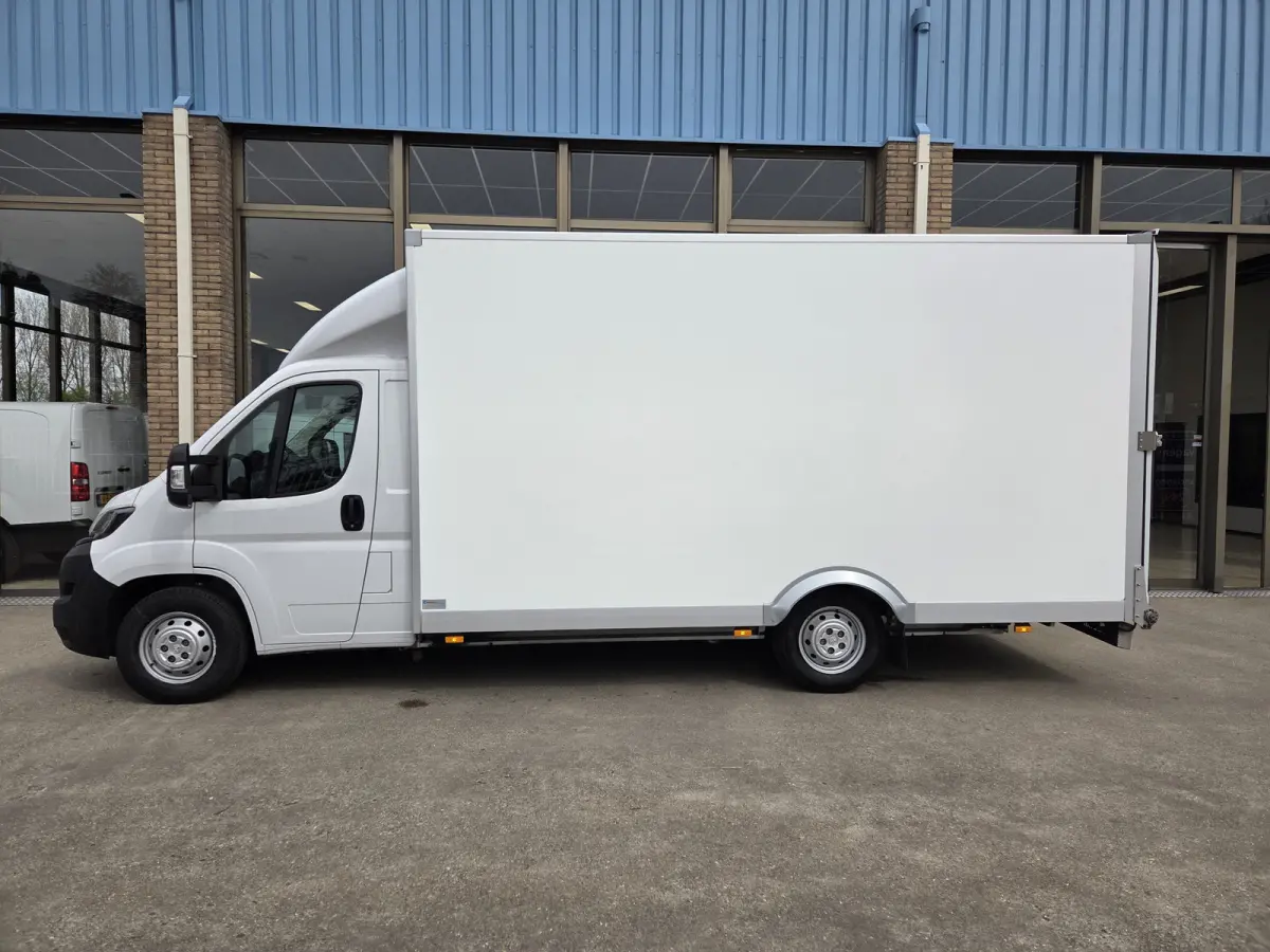 / Peugeot Boxer 140 PK Lowliner Laadklep / Oprijklep Lage instap Airco Cruisecontrol