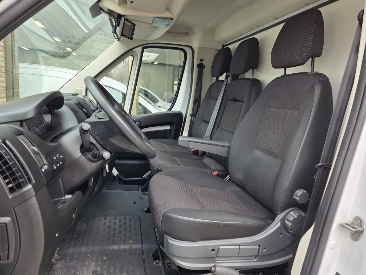 / Peugeot Boxer 140 PK Lowliner Laadklep / Oprijklep Lage instap Airco Cruisecontrol