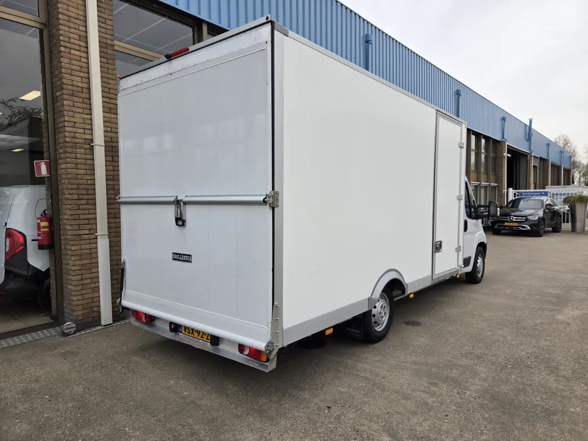/ Peugeot Boxer 140 PK Lowliner Laadklep / Oprijklep Lage instap Airco Cruisecontrol