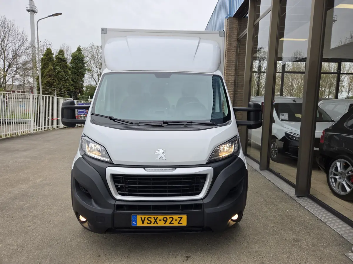 / Peugeot Boxer 140 PK Lowliner Laadklep / Oprijklep Lage instap Airco Cruisecontrol