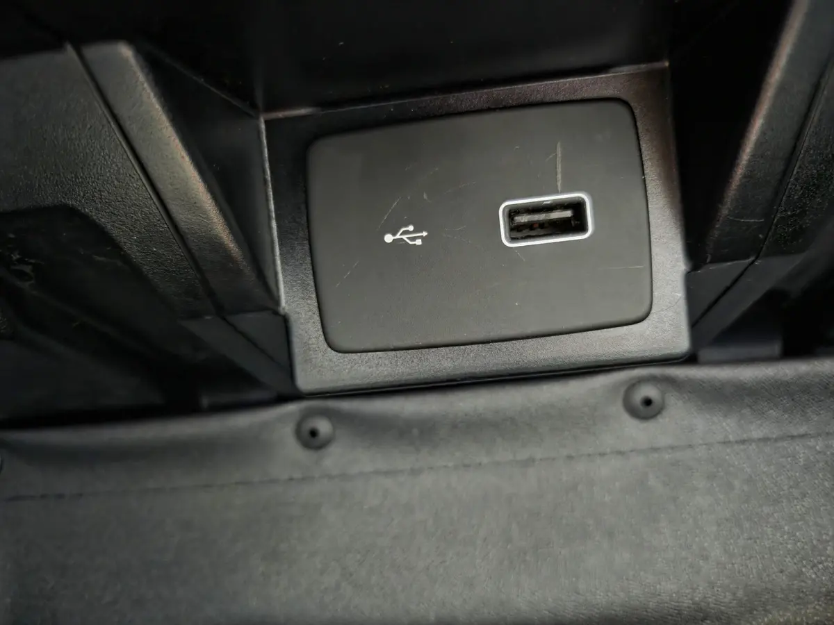 / Peugeot Boxer 140 PK Lowliner Laadklep / Oprijklep Lage instap Airco Cruisecontrol
