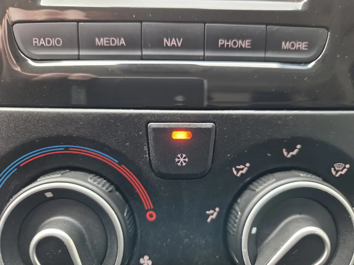 / Peugeot Boxer 140 PK Lowliner Laadklep / Oprijklep Lage instap Airco Cruisecontrol