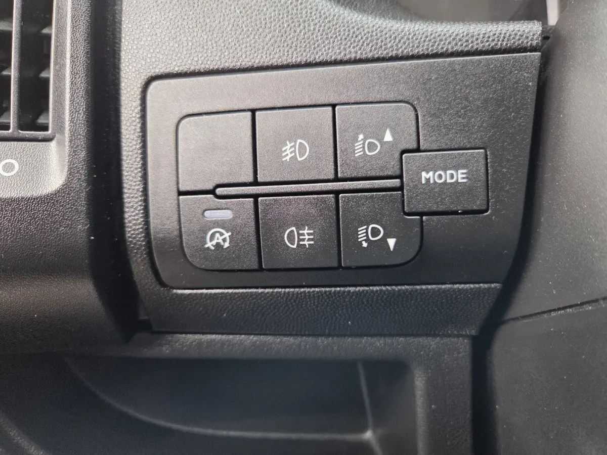 / Peugeot Boxer 140 PK Lowliner Laadklep / Oprijklep Lage instap Airco Cruisecontrol