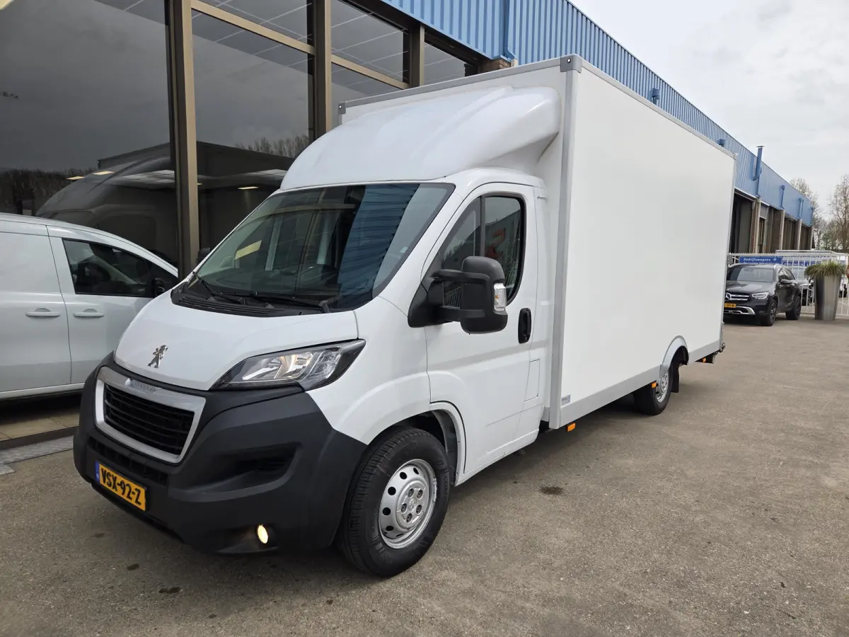 / Peugeot Boxer 140 PK Lowliner Laadklep / Oprijklep Lage instap Airco Cruisecontrol